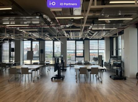 Pronájem - kanceláře, 457 m²