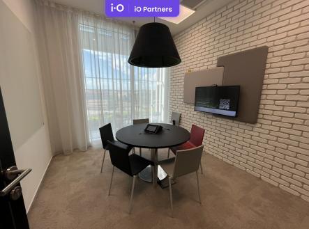 Pronájem - kanceláře, 457 m²