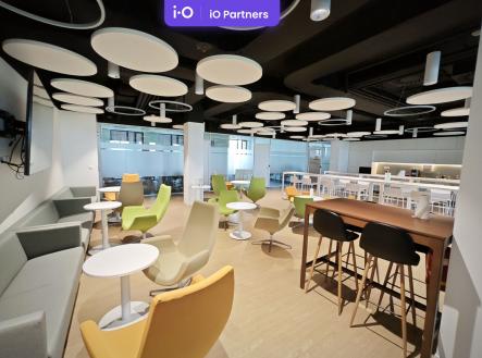 Pronájem - kanceláře, 300 m²