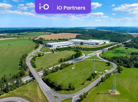 Praha je vzdálená pouze 37 kilometrů | Pronájem - skladovací prostor, 5 672 m²