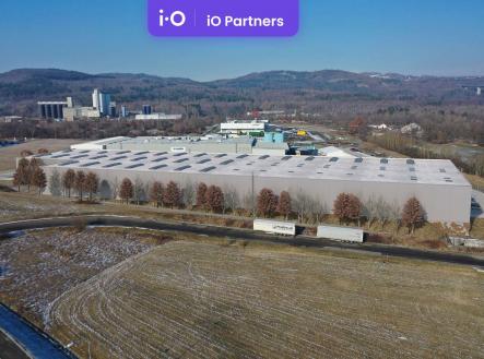 V areálu se taky nachází dobíjecí stanice pro elektro auta. | Pronájem - skladovací prostor, 5 307 m²