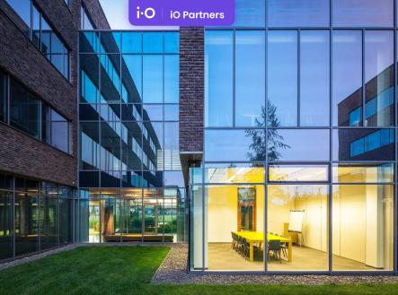 Pronájem - skladovací prostor, 1 747 m²