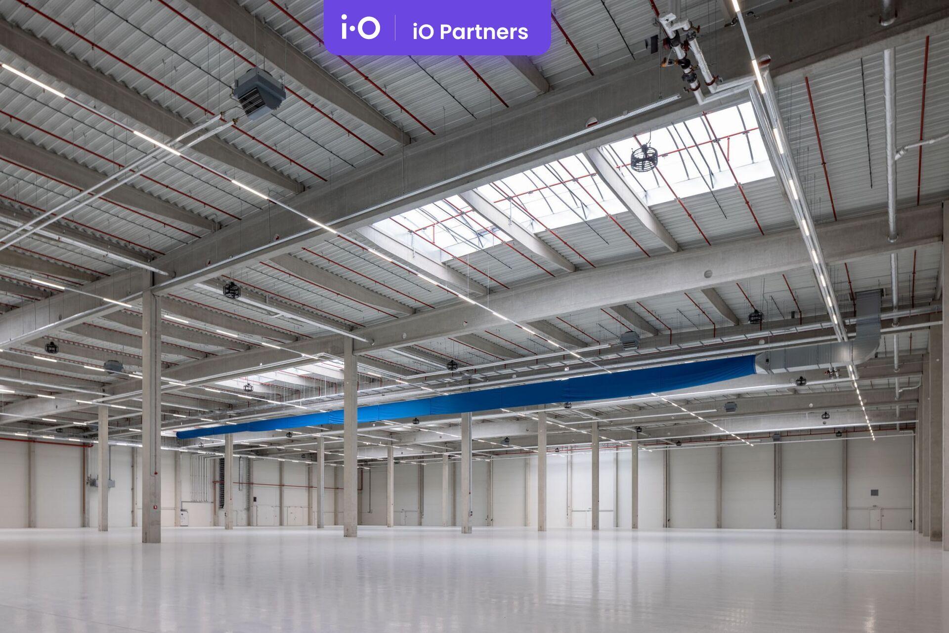 Pronájem - výrobně/ skladovací prostor, 3 504 m² - 4 890 m²