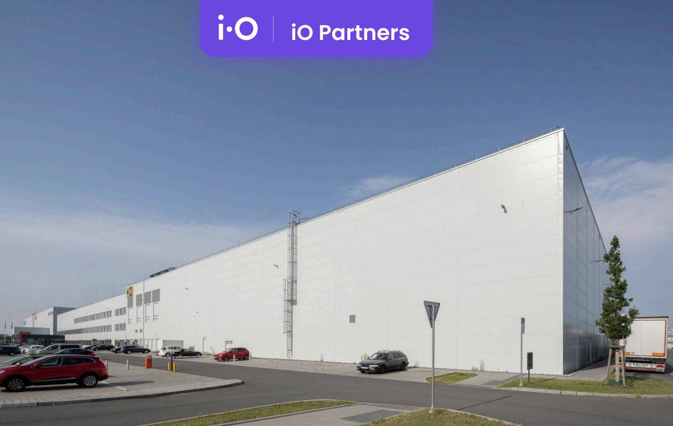 Pronájem - výrobně/ skladovací prostor, 3 504 m² - 4 890 m²