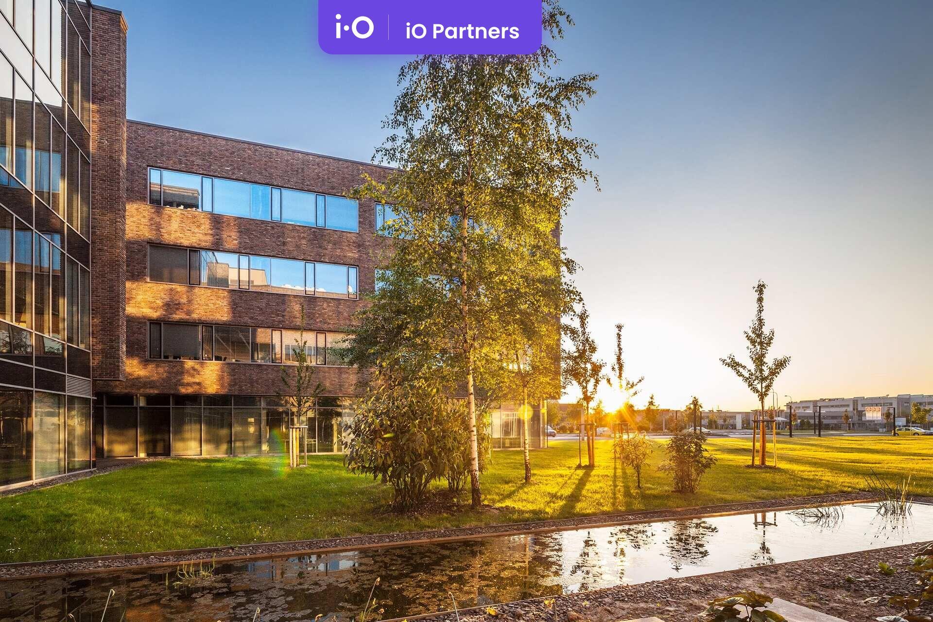 Pronájem - výrobně/ skladovací prostor, 3 504 m² - 4 890 m²