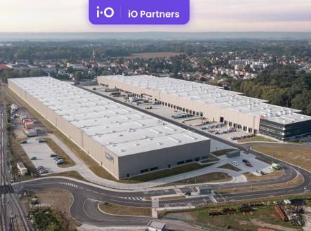 Pronájem - skladovací prostor, 7 823 m²