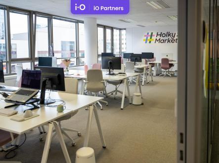 Pronájem - kanceláře, 311 m²