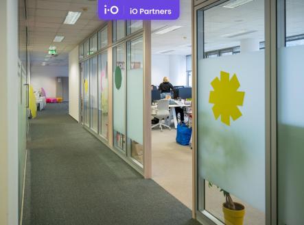 Pronájem - kanceláře, 311 m²