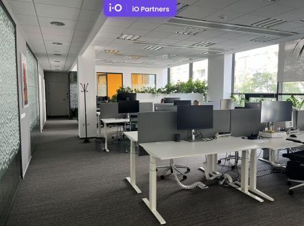 Pronájem - kanceláře, 466 m²