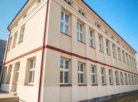 Pronájem - kanceláře, 272 m²