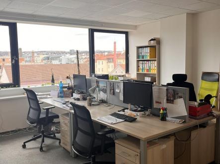 Pronájem - kanceláře, 1 251 m²
