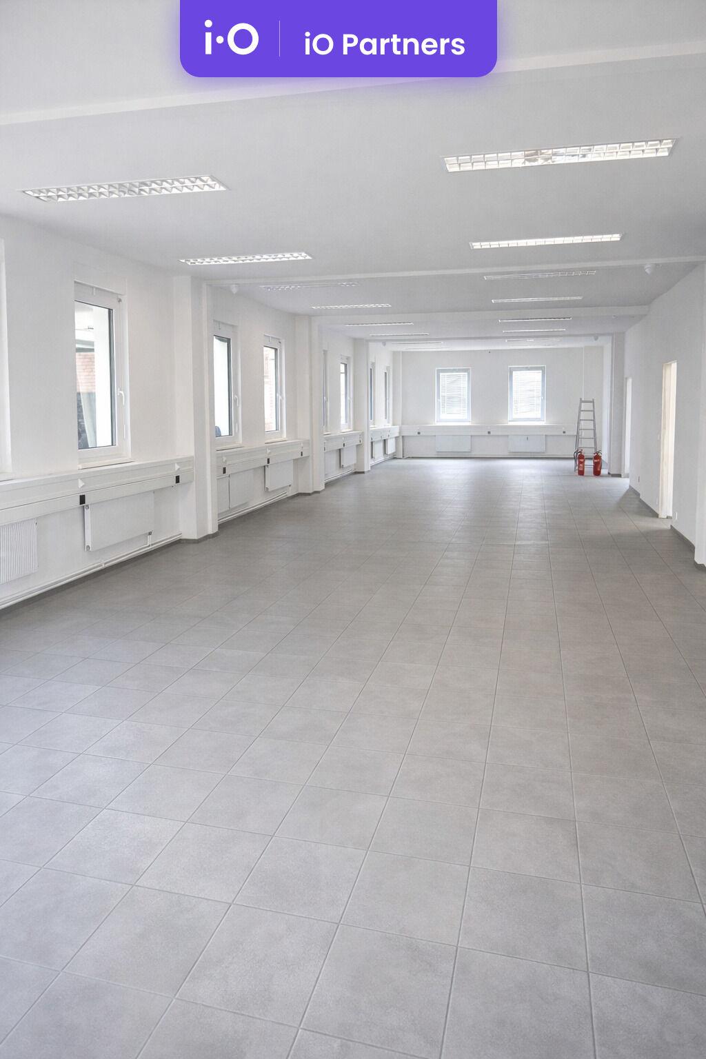 Pronájem - obchodních/prodejních prostor, 428 m²