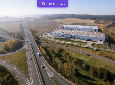 Prostory jsou viditelné z dálnice | Pronájem - skladovací prostor