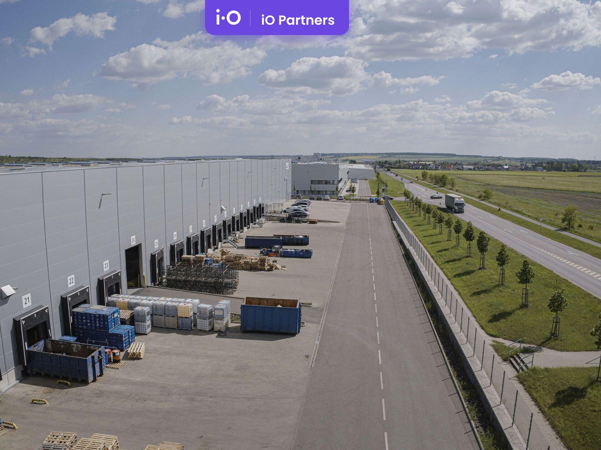 Pronájem - výrobně/ skladovací prostor, 1000 m² - 3 553 m²