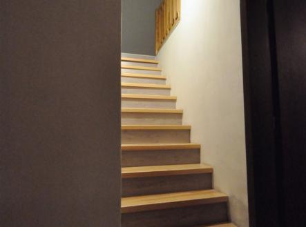 schody s dřevěná podlaha | Prodej - dům/vila, 316 m²
