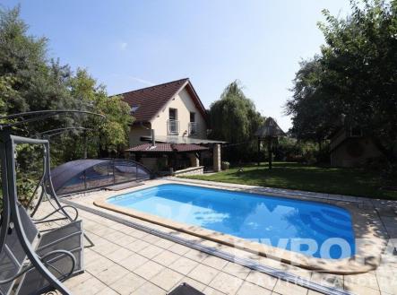 krytý bazén | Prodej - dům/vila, 200 m²