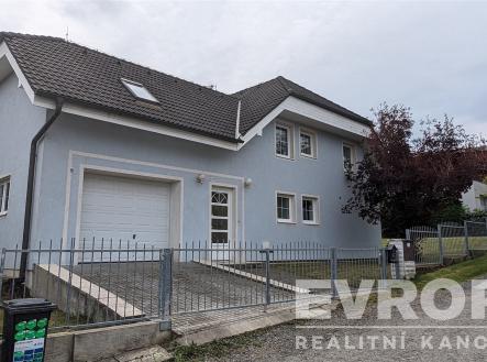 Pohled z ulice | Prodej - dům/vila, 200 m²