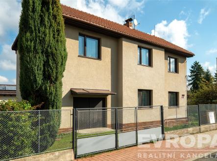 Vícegenerační rodinný dům se zahradou v centru města Říčany | Prodej - dům/vila, 156 m²
