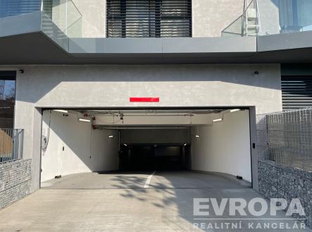 . | Pronájem - malý objekt/garáž