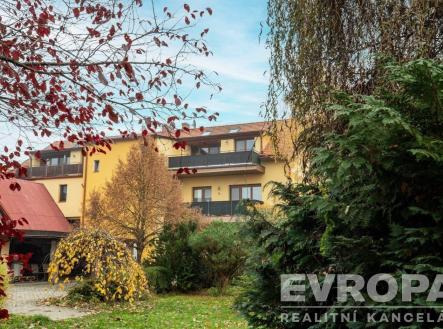 . | Prodej - dům/vila, 958 m²