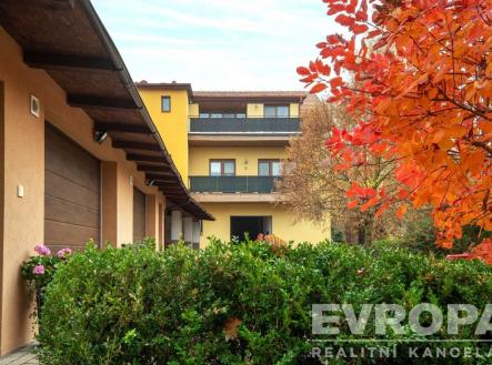 . | Prodej - nájemní dům, 958 m²