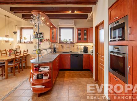 . | Prodej - nájemní dům, 958 m²