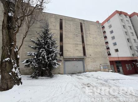 . | Pronájem - malý objekt/garáž