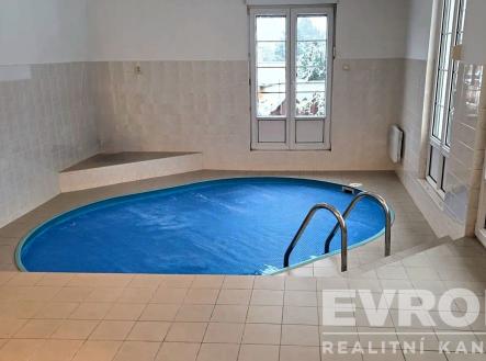 . | Pronájem - dům/vila, 365 m²