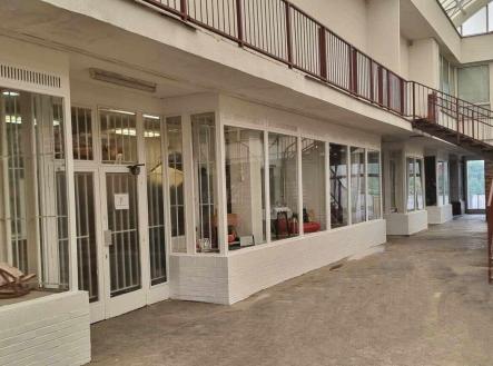 Pronájem - obchodní prostor