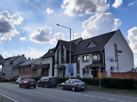 Pronájem - skladovací prostor, 150 m²
