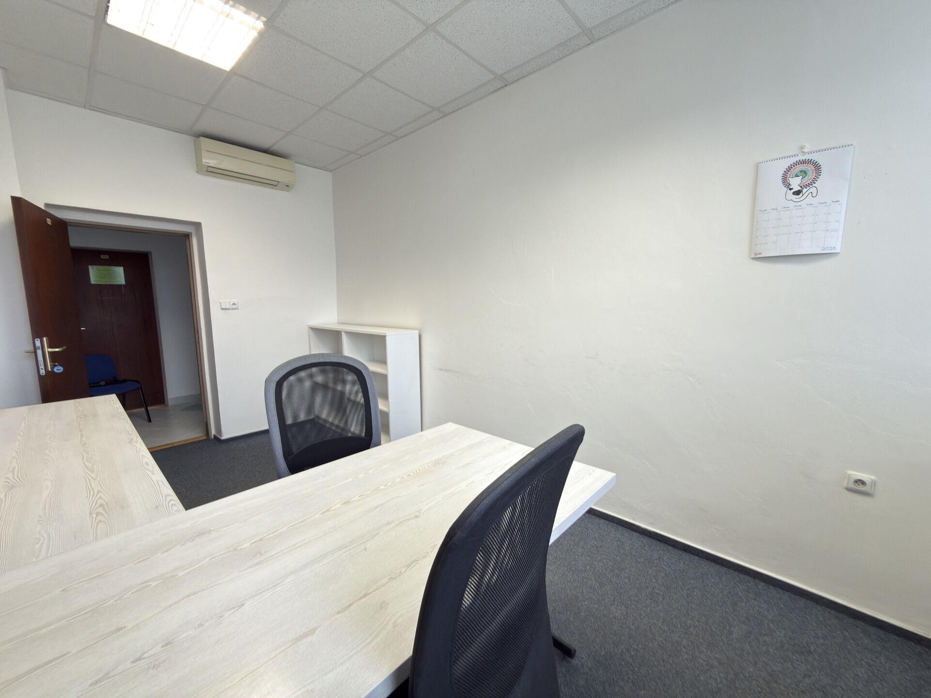 pronájem kanceláří 15 m², s klimatizací a parkováním, blízko centra a MHD