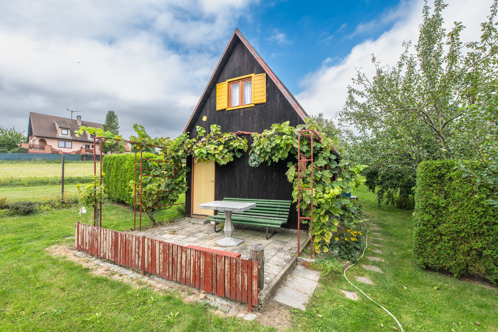 Rekreační chata a zahrada 763 m² s plným stavebním potenciálem