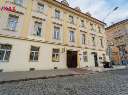 pohled-z-hlavni-tridy.jpg | Pronájem - obchodní prostor, 74 m²