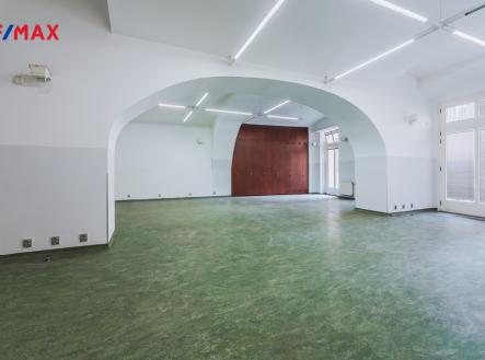 PŘÍZEMÍ HALA | Pronájem - obchodní prostor, 350 m²