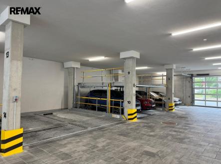 Parkovací místo na zakladačích | Pronájem - malý objekt/garáž