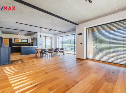 JÍDELNÍ STŮL - OBÝVACÍ POKOJ | Prodej - dům/vila, 248 m²