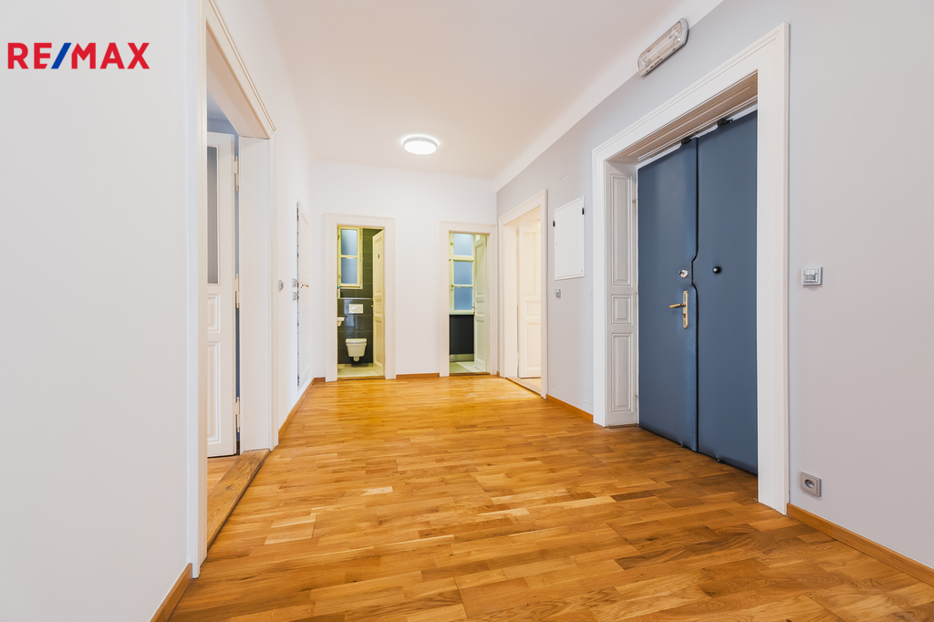 Chodba mezi místnostmi