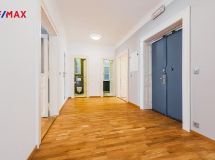 Chodba mezi místnostmi | Pronájem - kanceláře, 195 m²