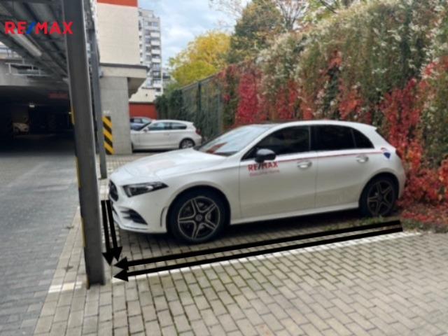 PARKOVACÍ STÁNÍ - POD HARFOU