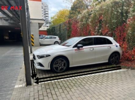 PARKOVACÍ STÁNÍ - POD HARFOU | Pronájem - malý objekt/garáž