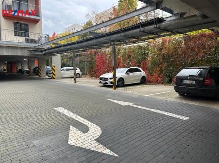 PARKOVACÍ STÁNÍ - POD HARFOU | Pronájem - malý objekt/garáž