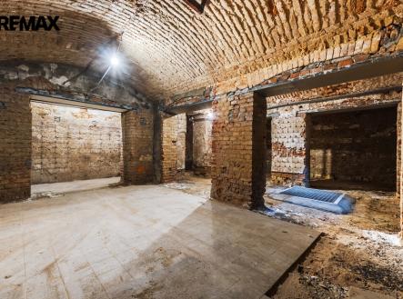 NEBYTOVÝ PROSTOR SEIFERTOVA | Pronájem - obchodní prostor, 110 m²