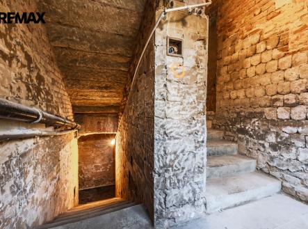 NEBYTOVÝ PROSTOR SEIFERTOVA | Pronájem - obchodní prostor, 110 m²