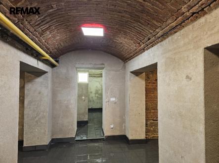 NEBYTOVÝ PROSTOR SEIFERTOVA | Pronájem - obchodní prostor, 110 m²