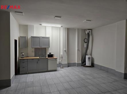 whatsapp-image-2025-12-27-at-19.56.29-3.jpeg | Pronájem - obchodní prostor, 50 m²