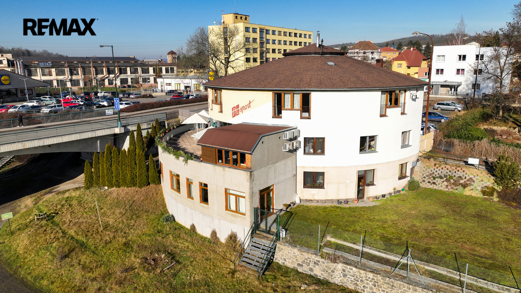 BUDOVA