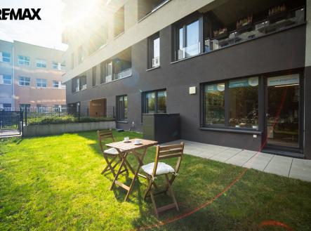 TERASA + PŘEDZAHRÁDKA 61 M2 | Pronájem - kanceláře, 91 m²