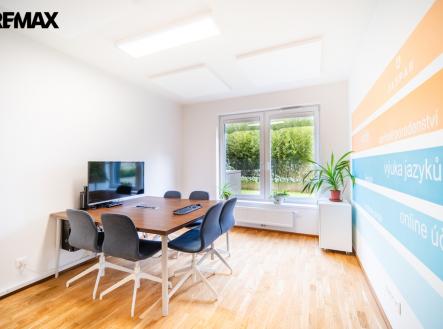 JEDNACÍ MÍSTNOST | Pronájem - kanceláře, 91 m²