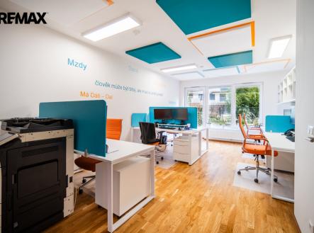 OPEN SPACE / HLAVNÍ KANCELÁŘ | Pronájem - kanceláře, 91 m²