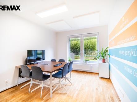 JEDNACÍ MÍSTNOST | Pronájem - kanceláře, 91 m²